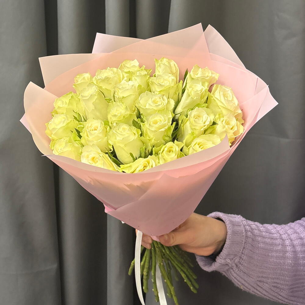 25 белых роз 40 см в букете «Лунное сафари»