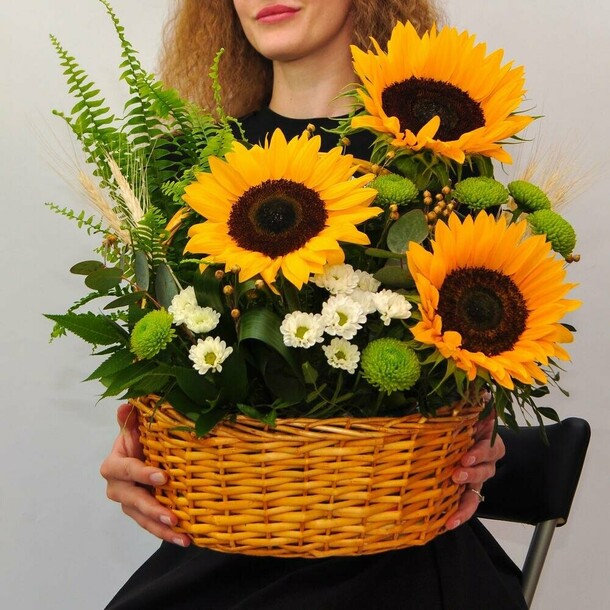 Лето в корзинке. Шикарные подсолнухи, океан зелени и нефролепис в горшочке