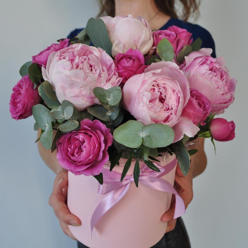 Пионы и розы Джульетта в коробке