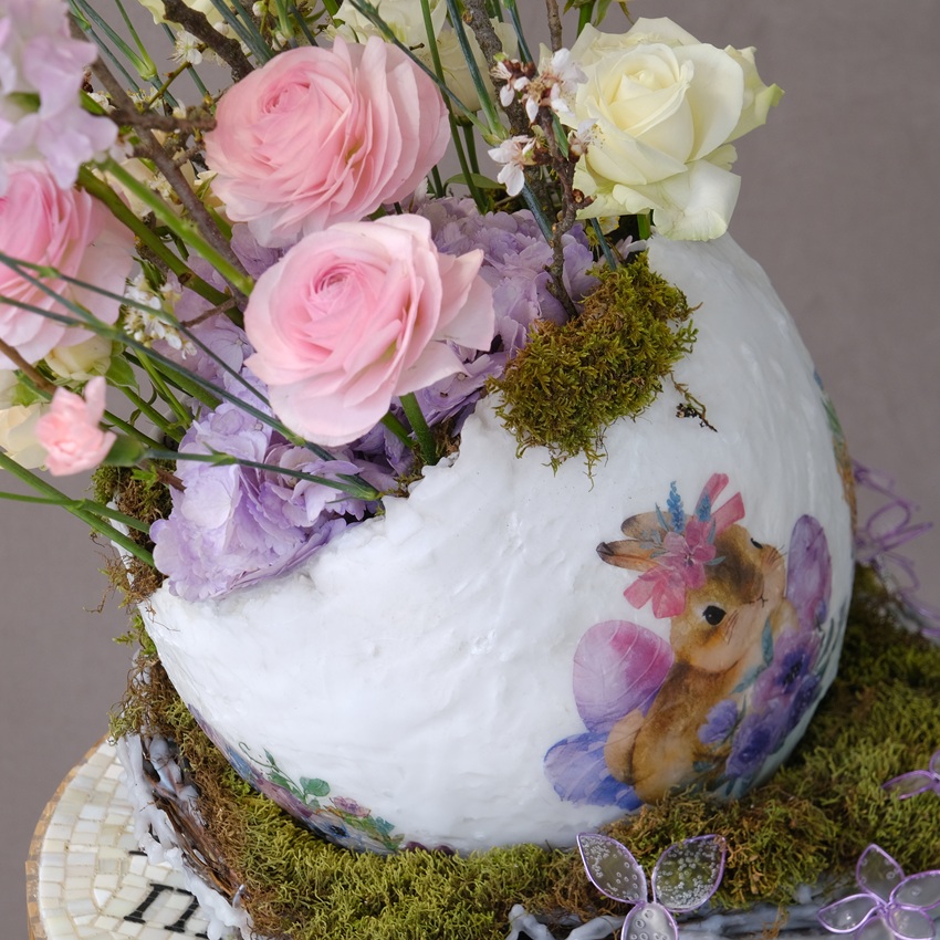 Пасхальная композиция с живыми цветами "Цветущая драгоценность"