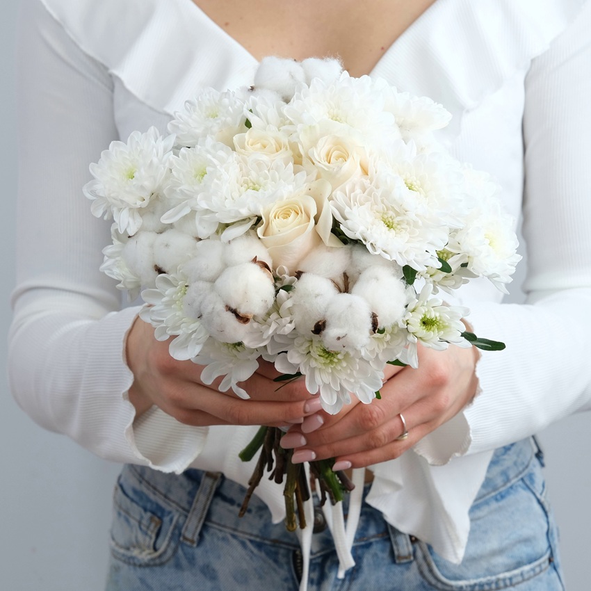 Букет невесты с розами, хризантемой и хлопком "Эко-шик"