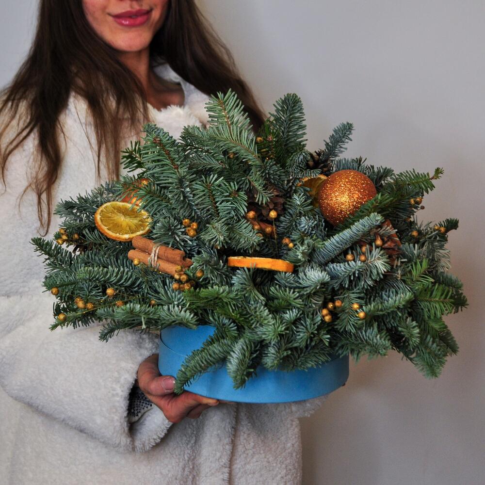 Новогодний сет из трёх элементов: венок, ёлка и композиция с корицей и апельсинами