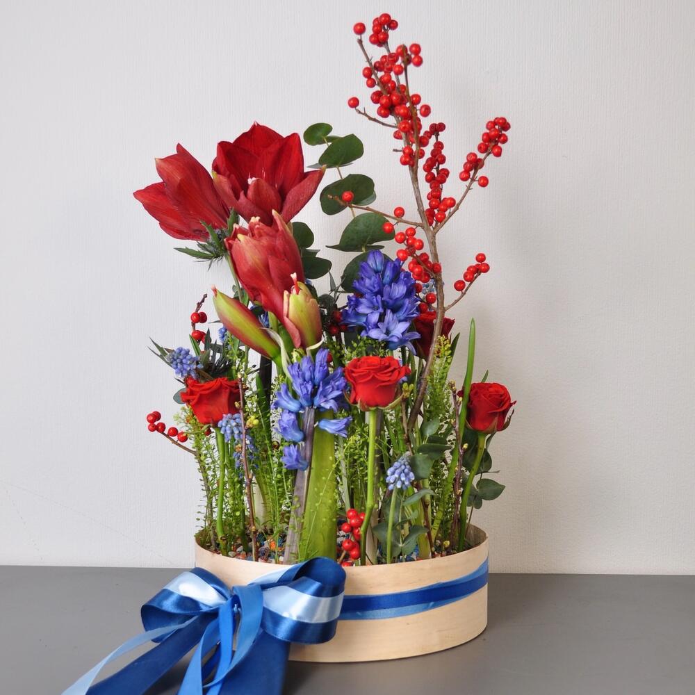 Амариллисы и гиацинты в композиции «Подводный мир»