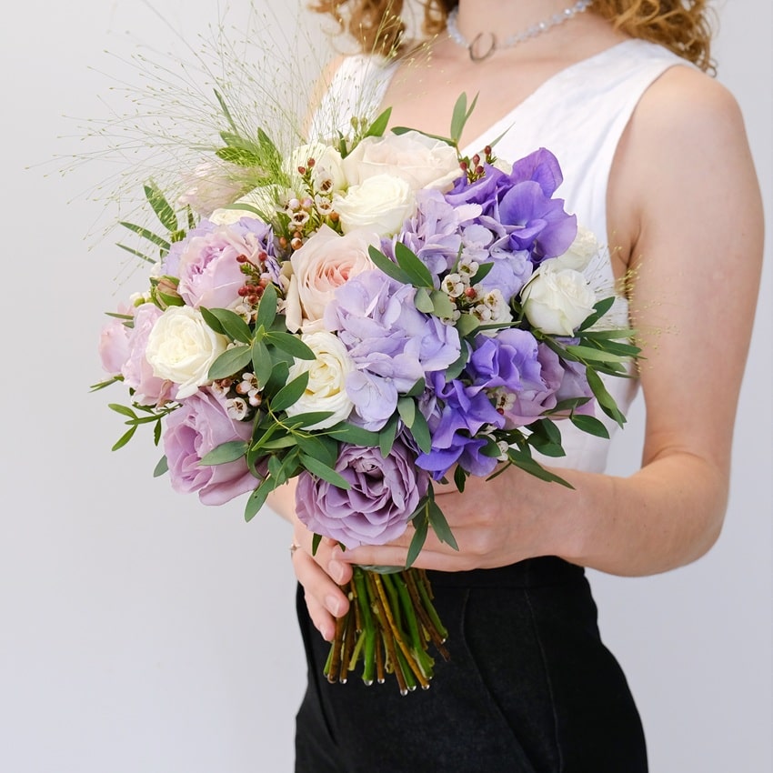 Букет невесты с пионовидными розами и гортензией "Акварель чувств"