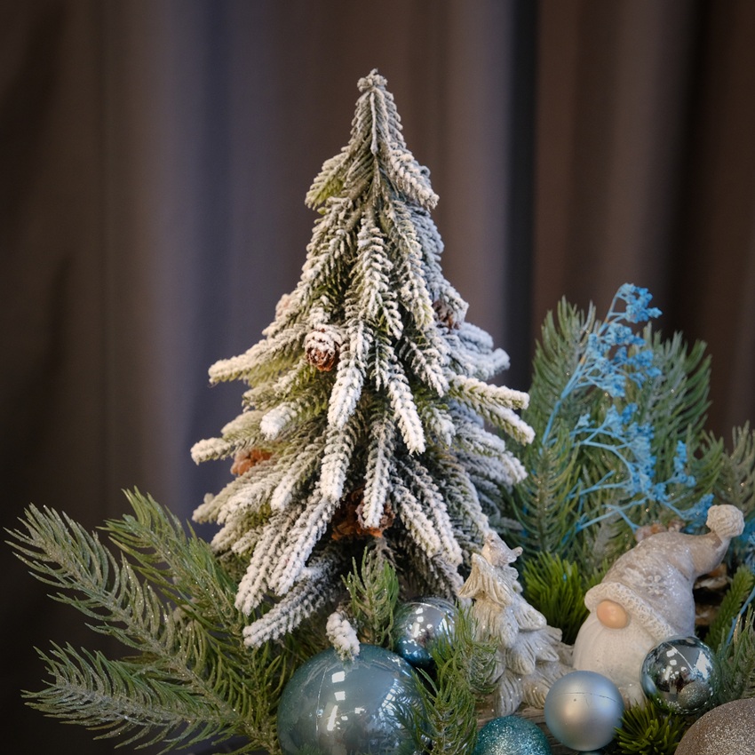 Новогодняя композиция с сувенирами "Снежный гном" (искусственная)