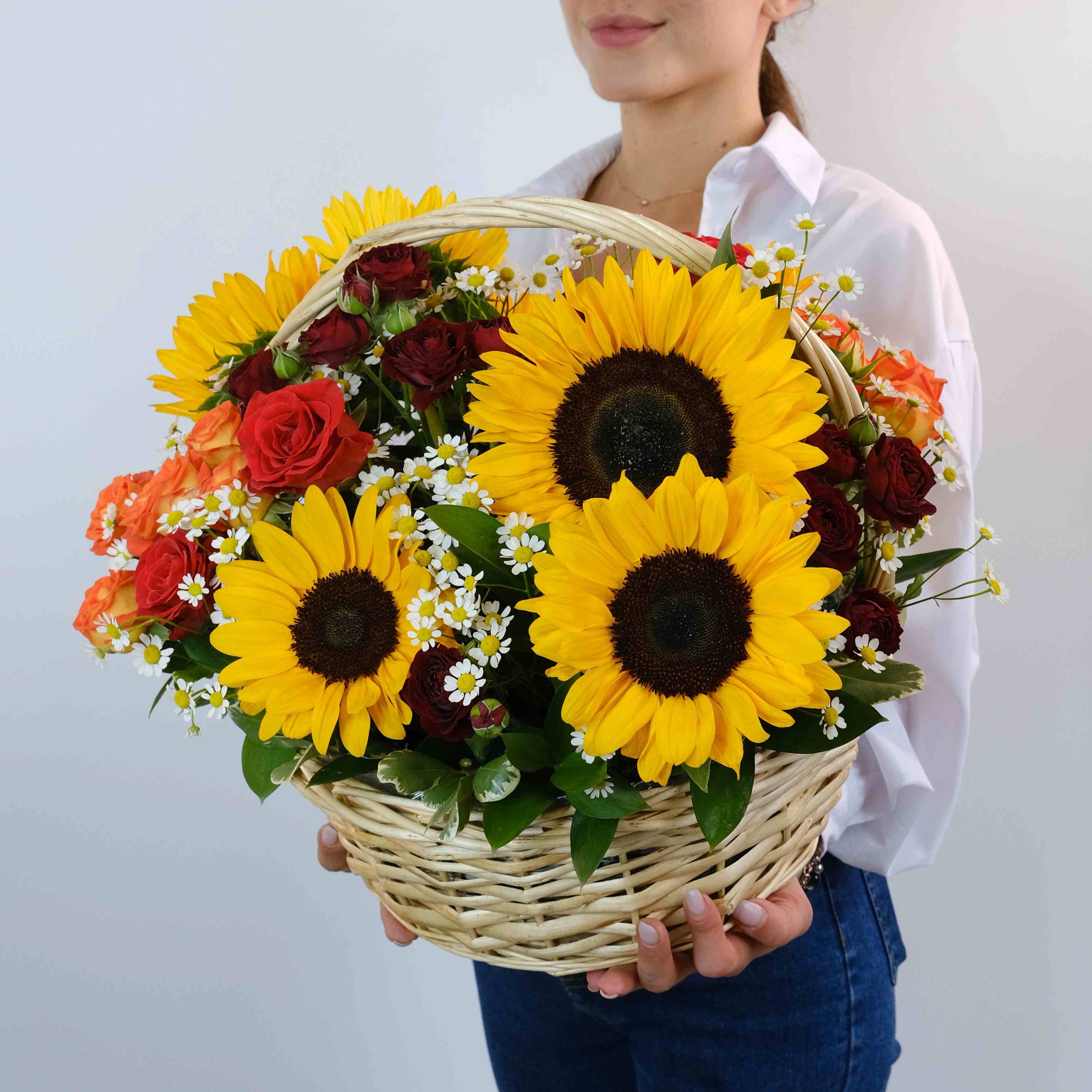 Корзина с подсолнухами "Лето для Тебя"