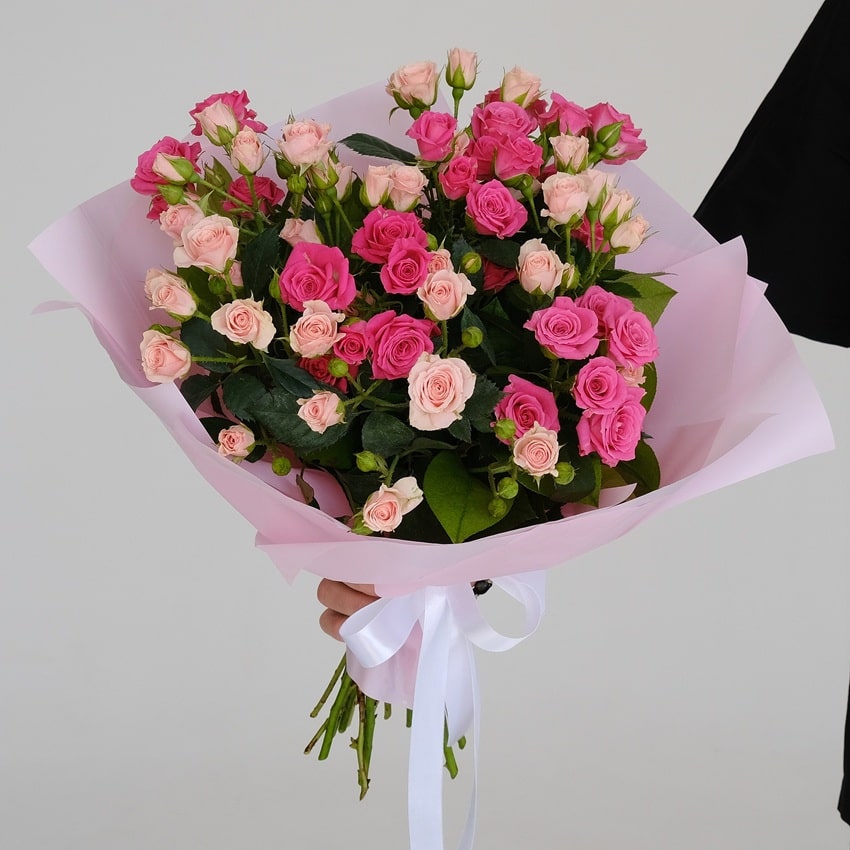 Кустовые розы, 11 штучек с зеленью