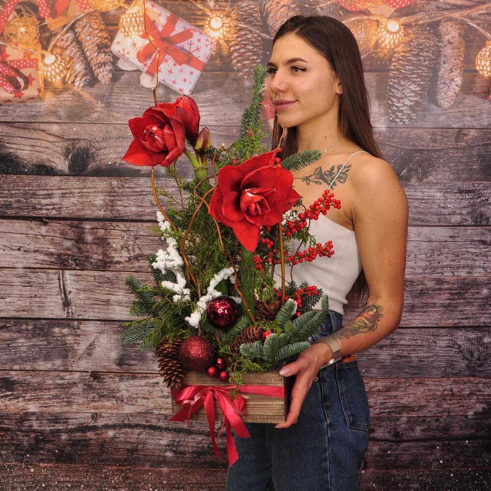 Амариллисы и нобилис в сказочной композиции «Зимний Лес»