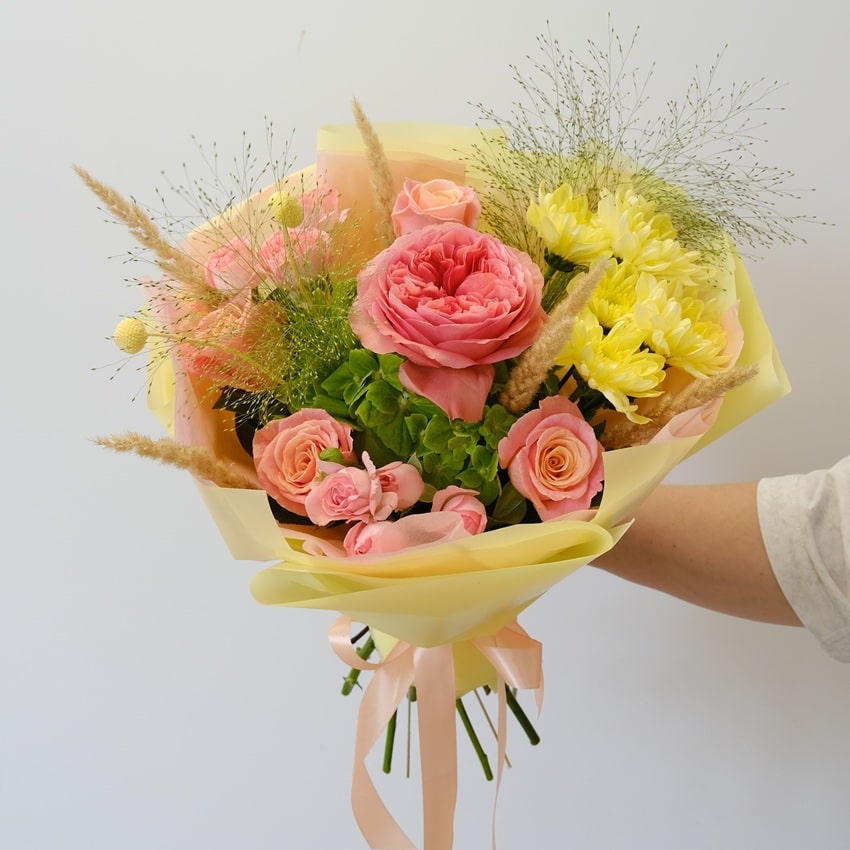 Волшебные персиковые розы в милом букете "Сладкая Сказка"