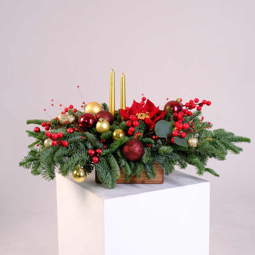Новогодняя композиция из нобилиса со свечами "Обыкновенное чудо"