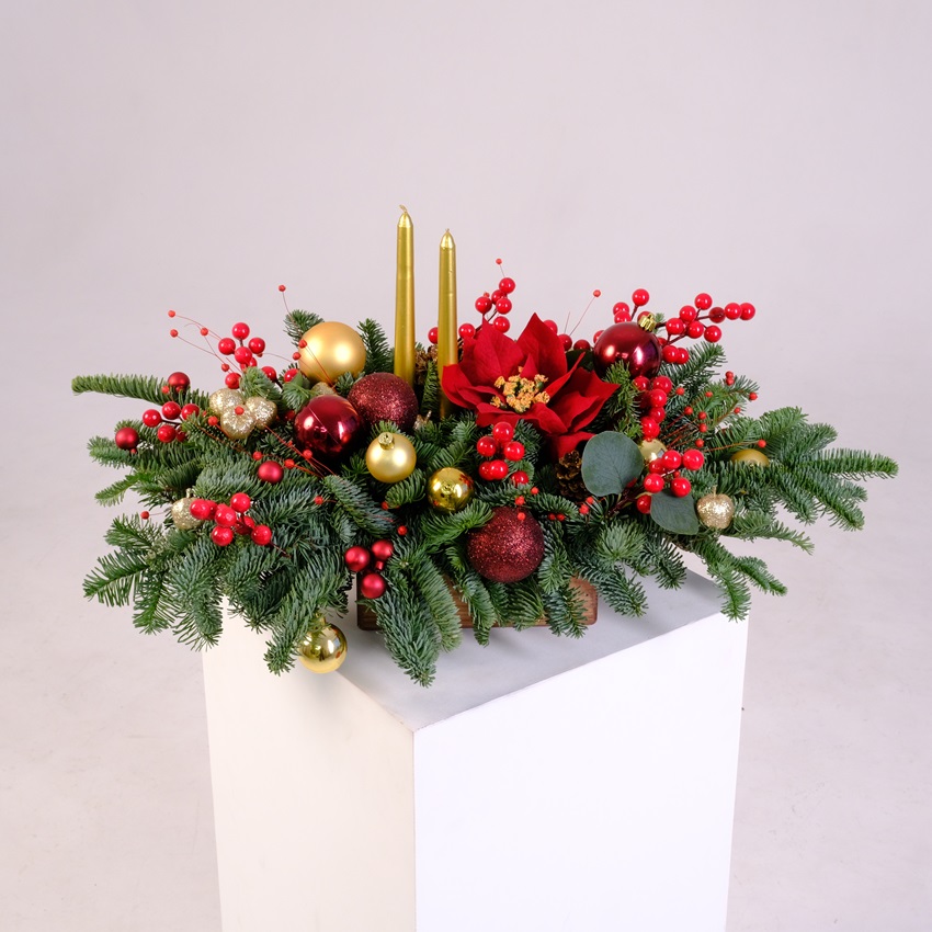 Новогодняя композиция из нобилиса со свечами "Обыкновенное чудо"