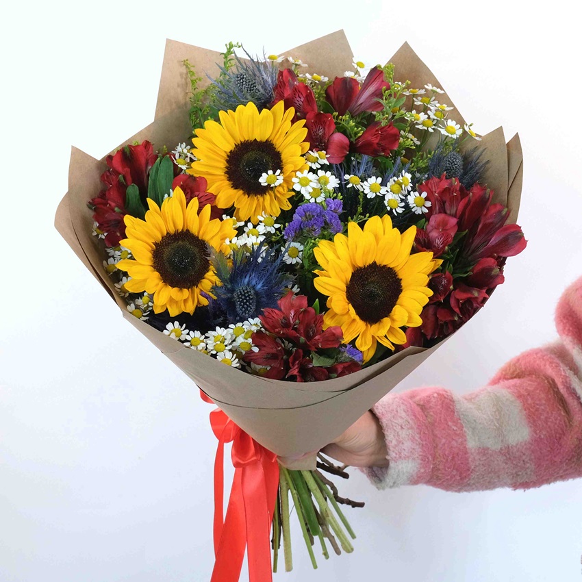 Подсолнухи в букете "Яркие краски природы"