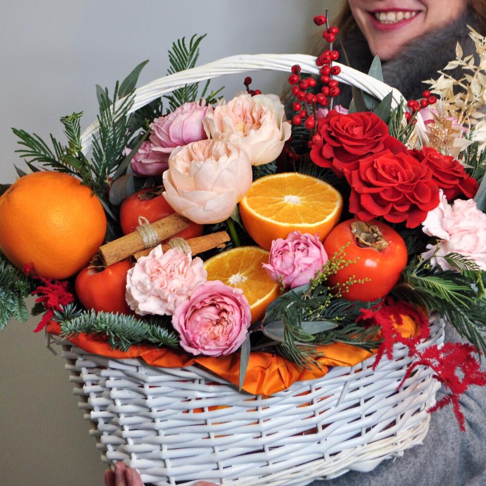 Корзина с цветами и фруктами «Апельсиновый грог»