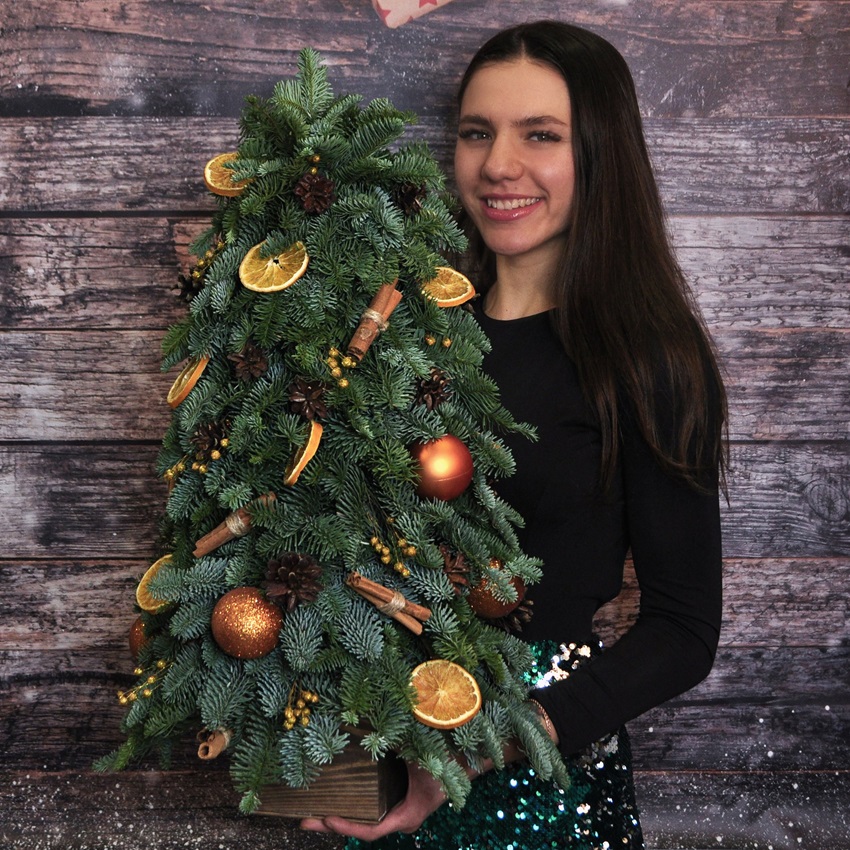 Новогодний сет из трёх элементов: венок, ёлка и композиция с корицей и апельсинами