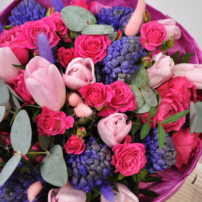 Букет с тюльпанами и гиацинтами "Аромат весны"