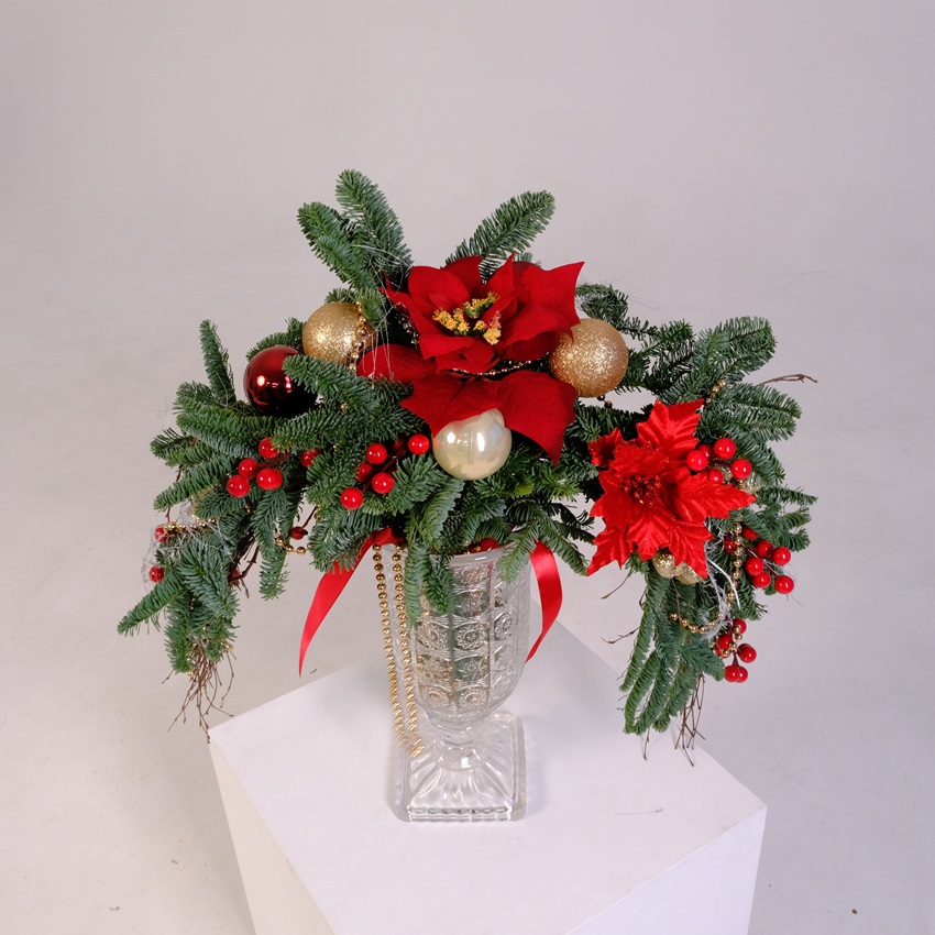 Новогодняя композиция из нобилиса в вазе "Обыкновенное чудо"