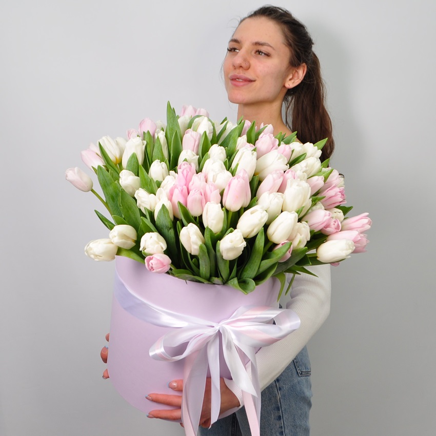 Тюльпаны в коробке (101 тюльпан)