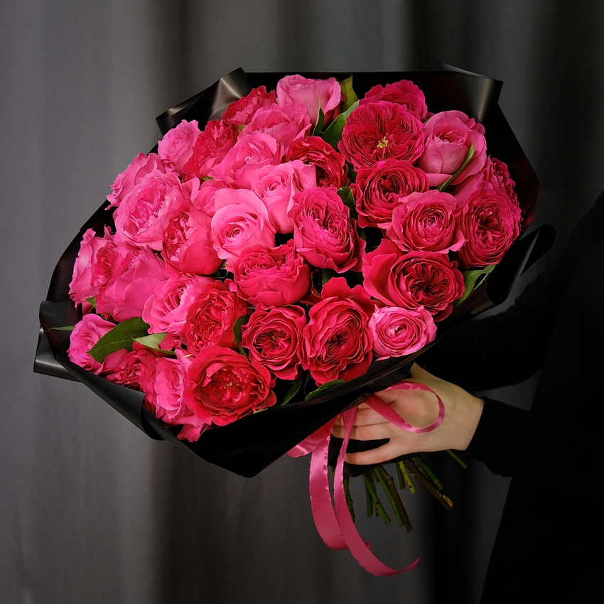 Красные пионовидные розы, 35 штучек в букете "Казанова"