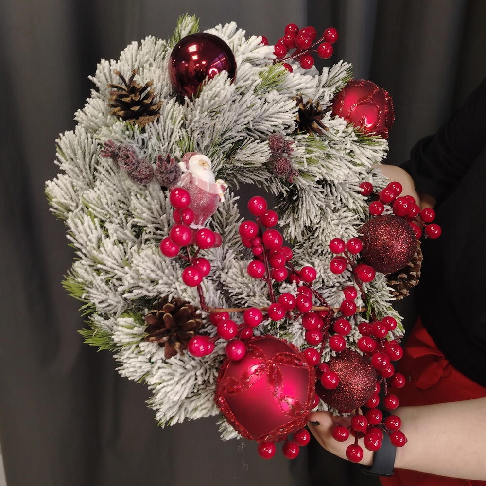 Уже собран! Венок новогодний в красных оттенках (искусственный)
