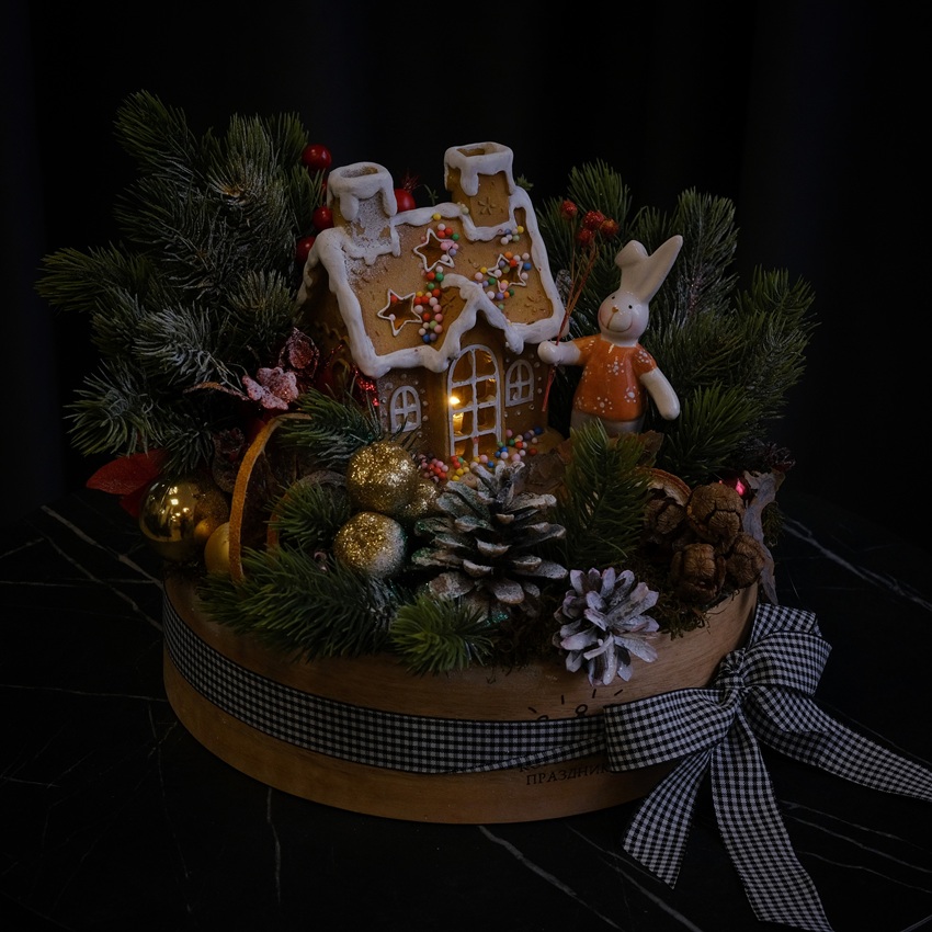 Новогодняя композиция "Пряничный домик" (искусственная)