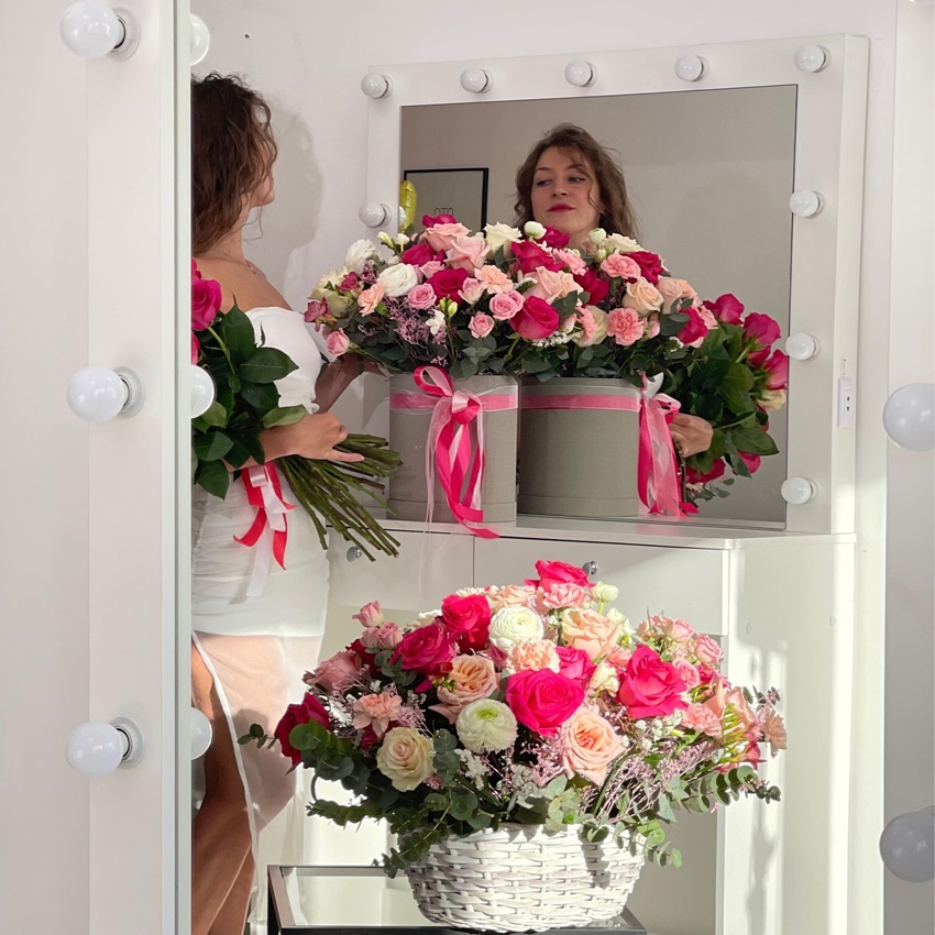 Комната цветов розы и пионы "Единственной и неповторимой"