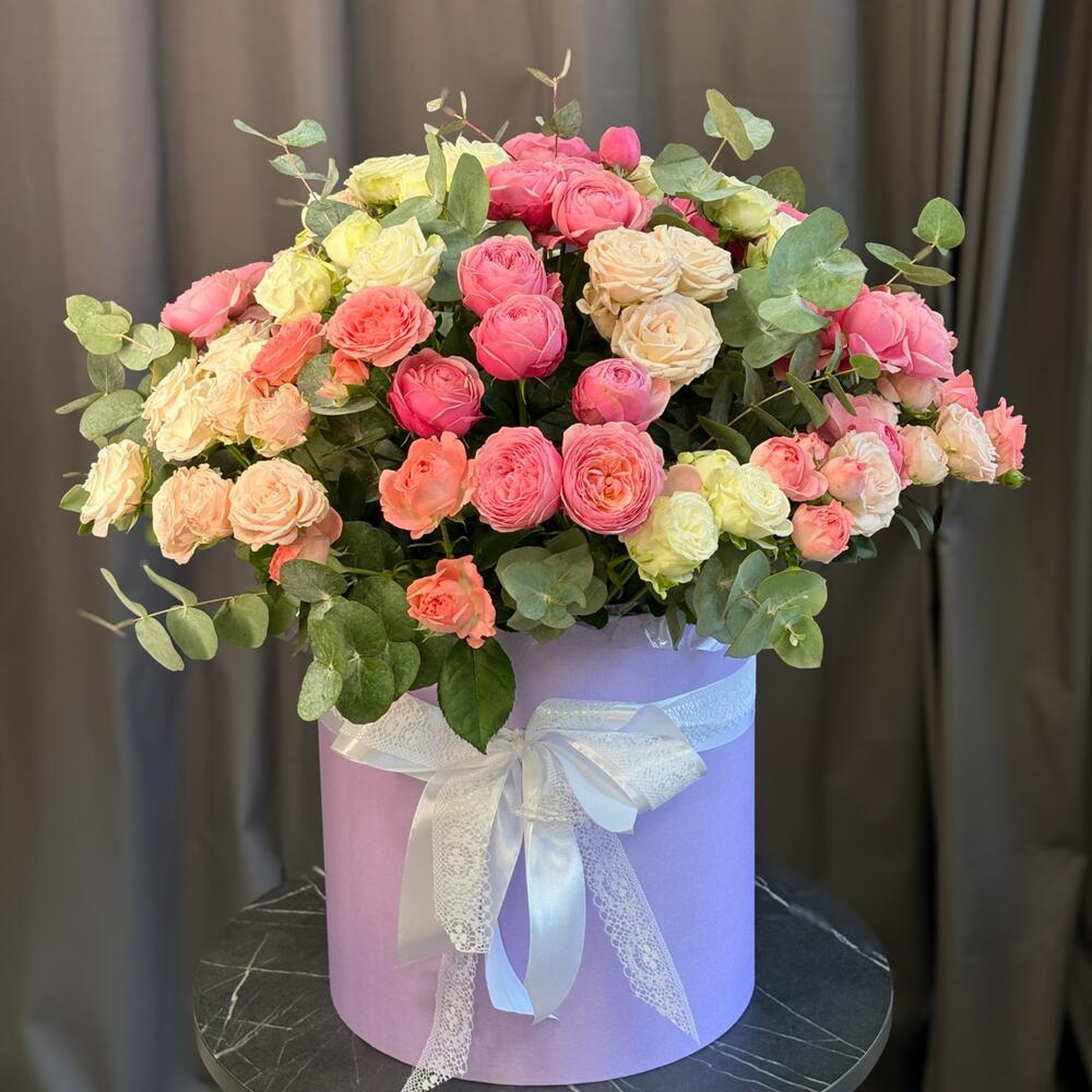 Пионовидные кустовые розы в большой коробке, 25 штучек