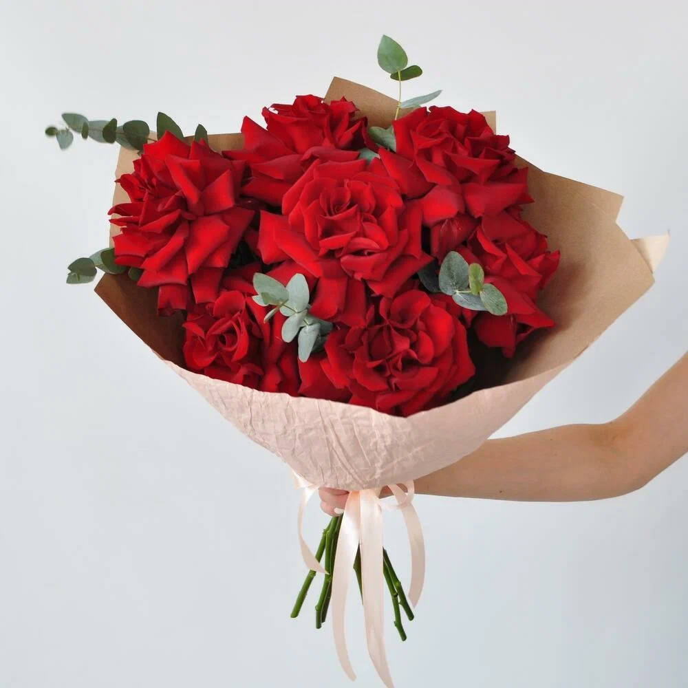 Новинка! Бархатные французские розы для любимой с эвкалиптом, 7 штучек