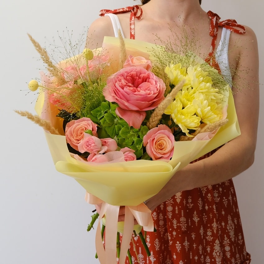 Волшебные персиковые розы в милом букете "Сладкая Сказка"