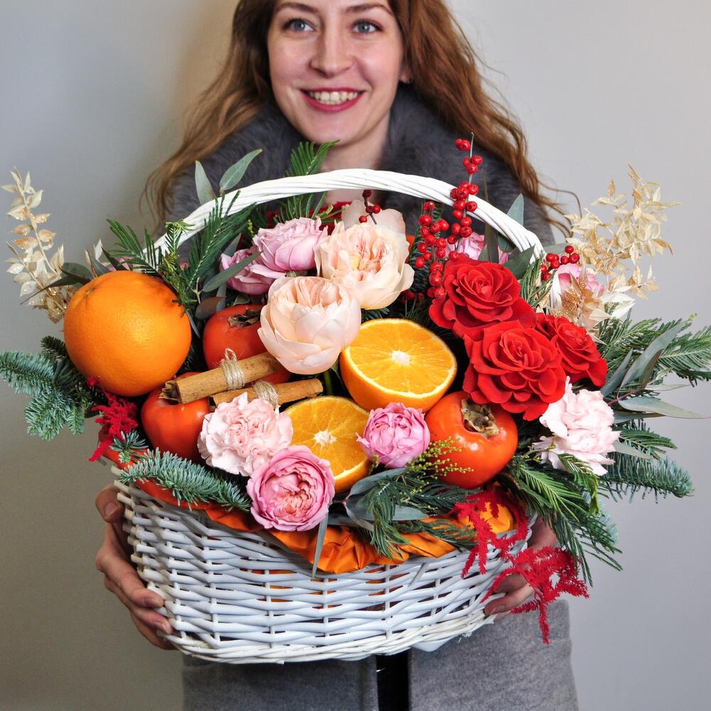 Корзина с цветами и фруктами «Апельсиновый грог»