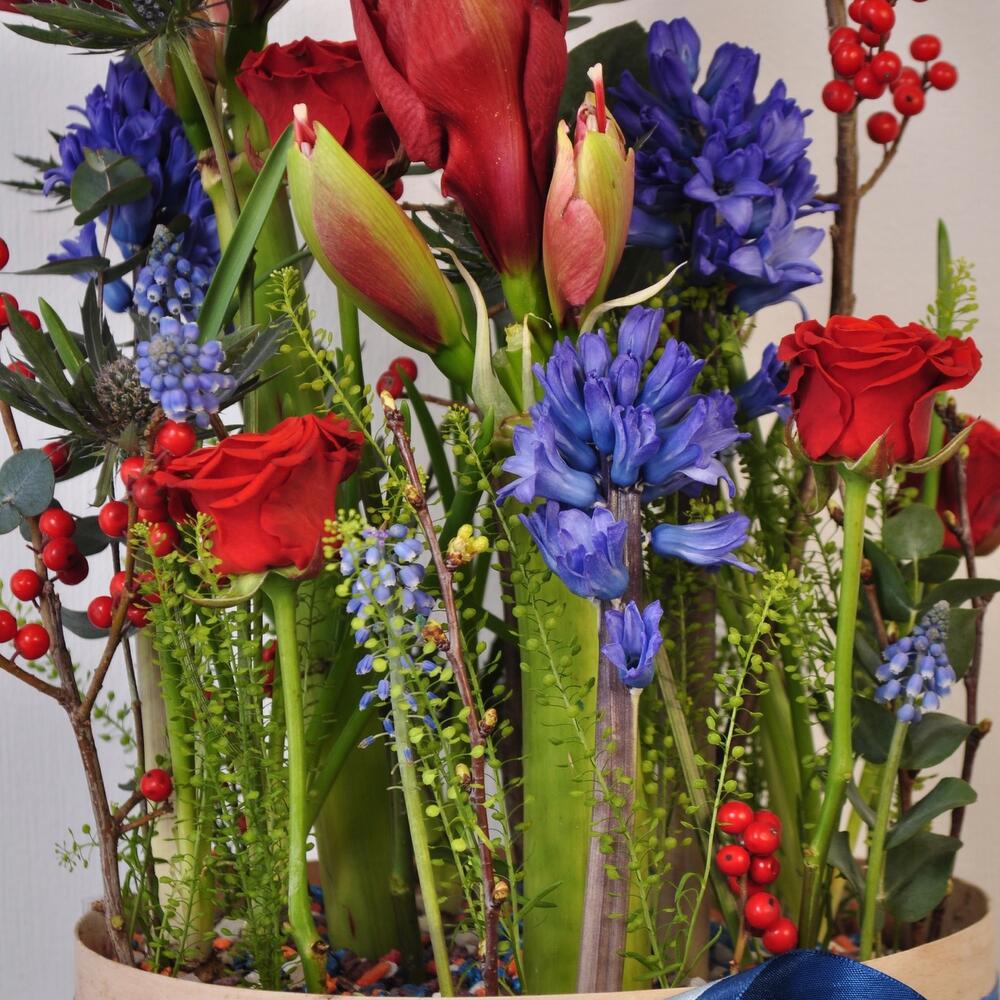 Амариллисы и гиацинты в композиции «Подводный мир»