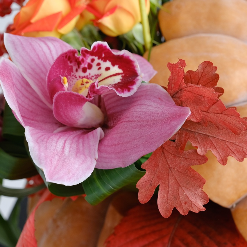 Цветы в тыкве! Тыква с орхидеями, розами и калиной