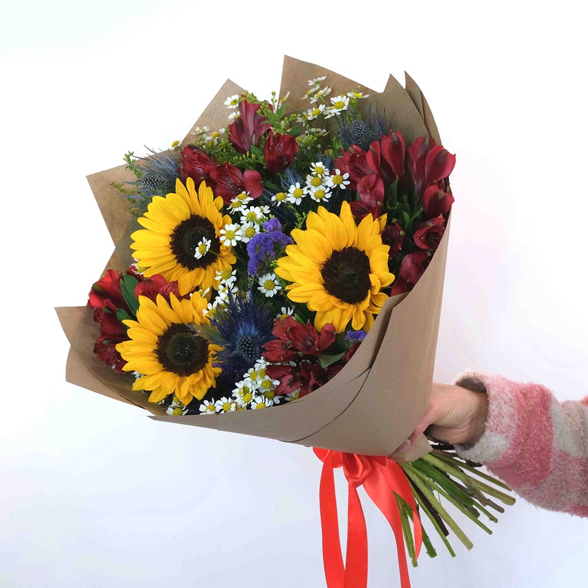 Подсолнухи в букете "Яркие краски природы"