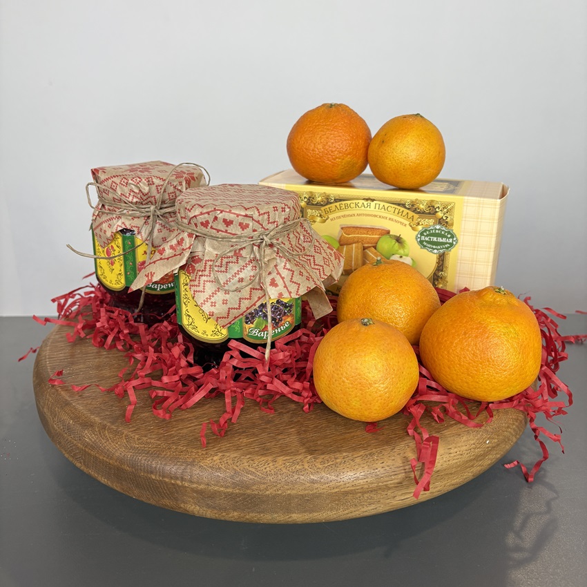 Корзина с вареньем, пастилой и декором "Конфетки - бараночки"