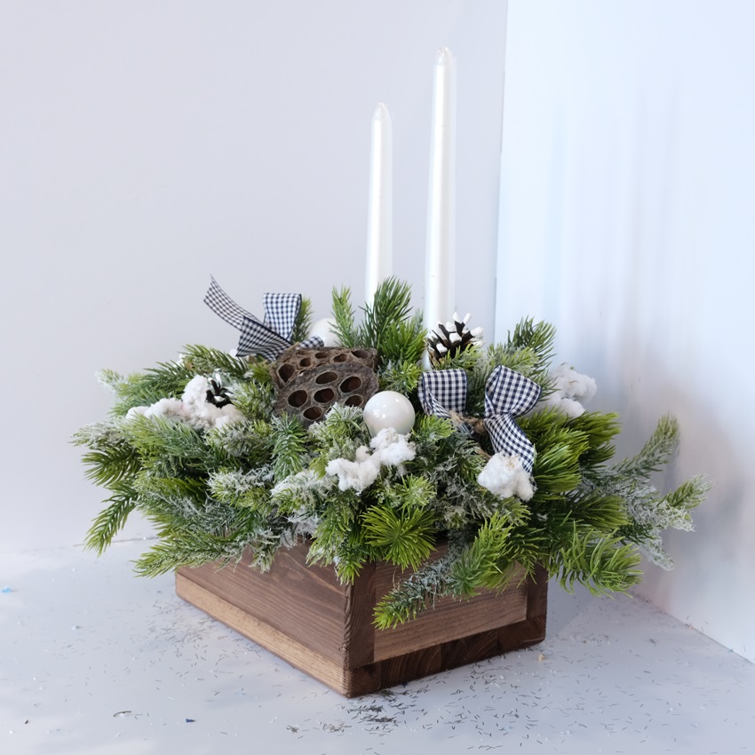 Новогодняя композиция в деревянном ящичке со свечами (искусственная)