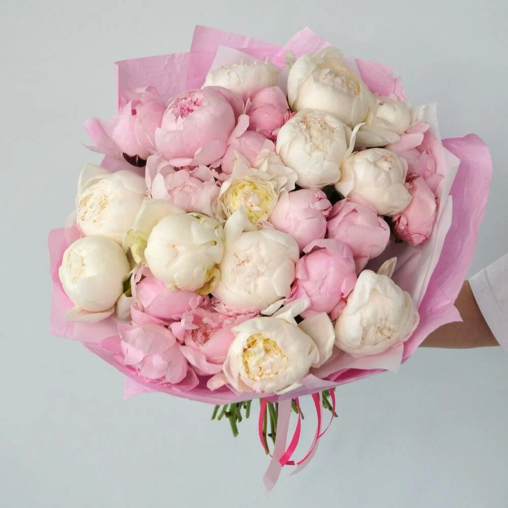 Крупные и ароматные пионы, 25 штучек с вазой