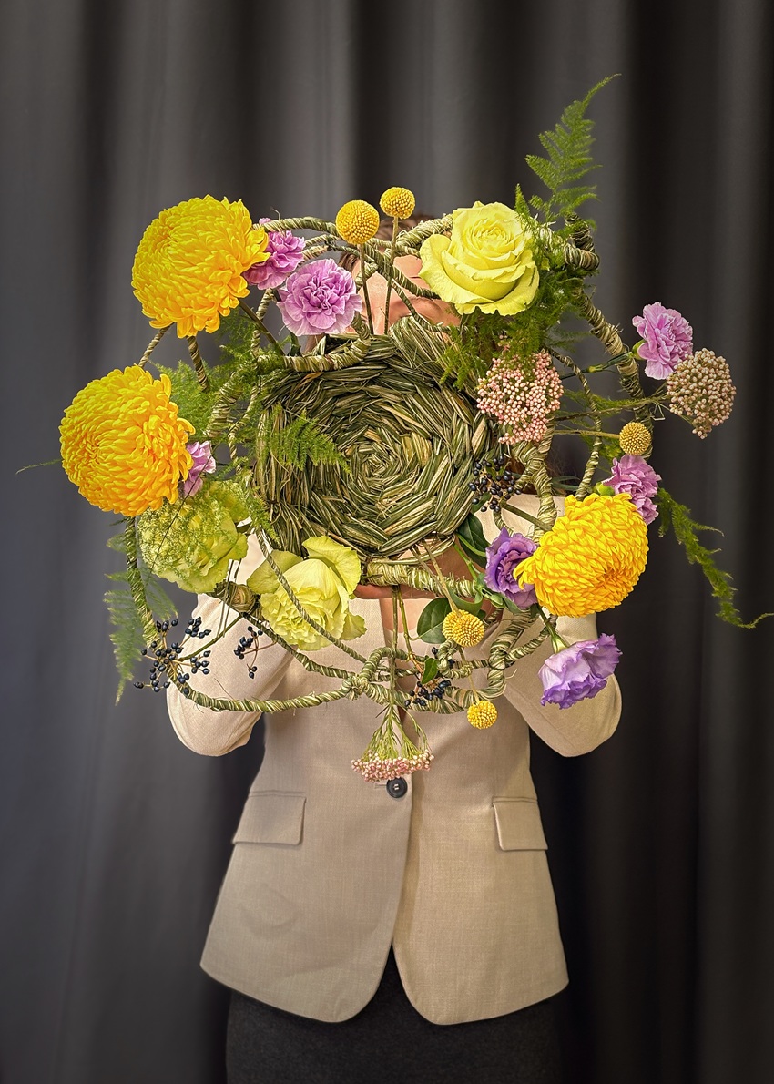 Авторский букет на каркасе ручной работы "Маленький космос"