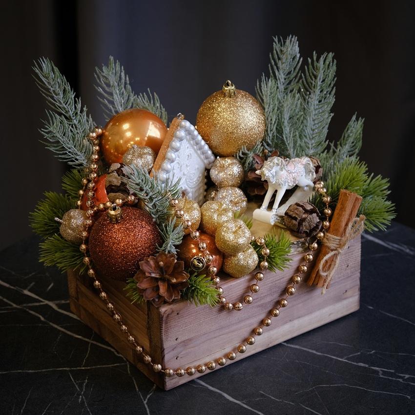 Новогодняя композиция с сувениром в ящичке "Прокатимся в Новый год?" (искусственная)