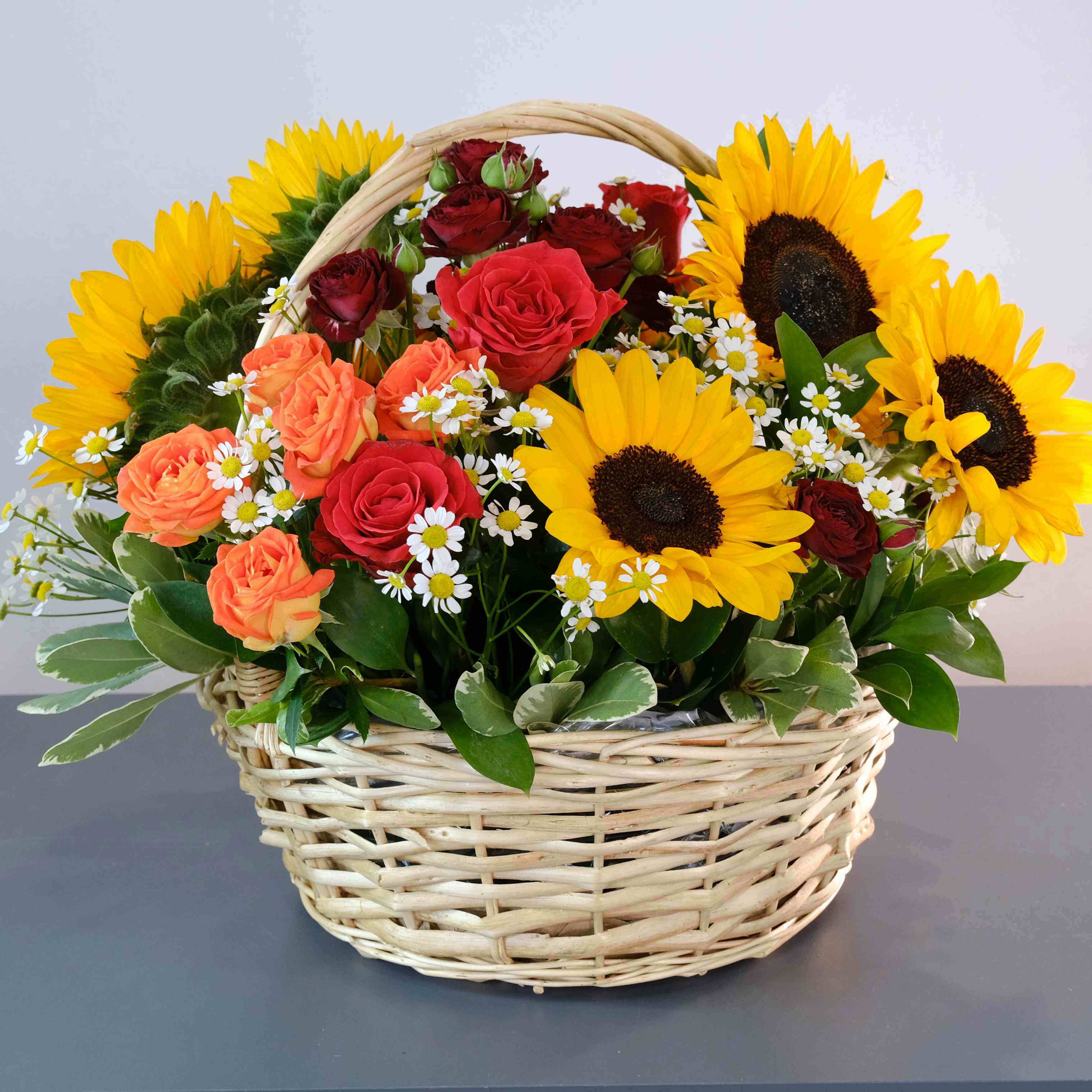 Корзина с подсолнухами "Лето для Тебя"