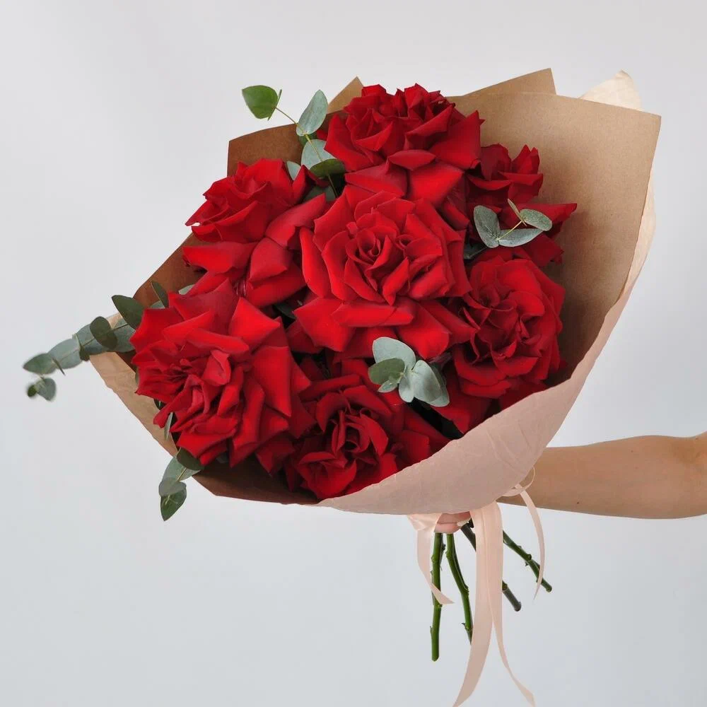 Новинка! Бархатные французские розы для любимой с эвкалиптом, 7 штучек