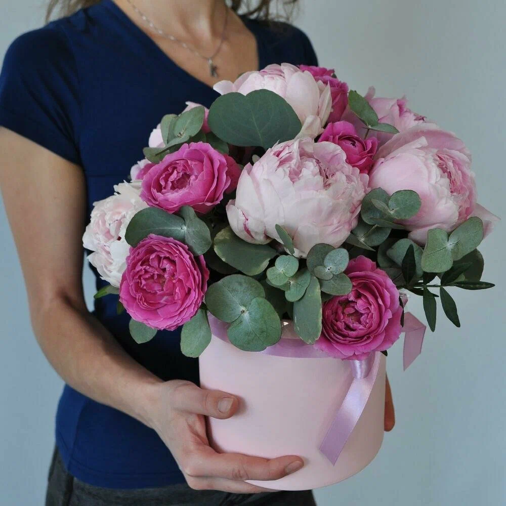 Пионы и розы Джульетта в коробке