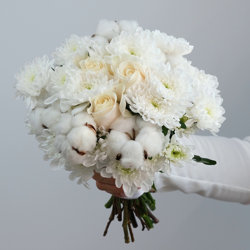 Букет невесты с розами, хризантемой и хлопком "Эко-шик"