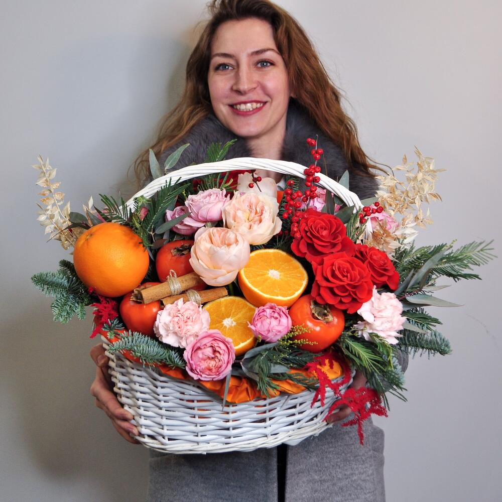 Корзина с цветами и фруктами «Апельсиновый грог»