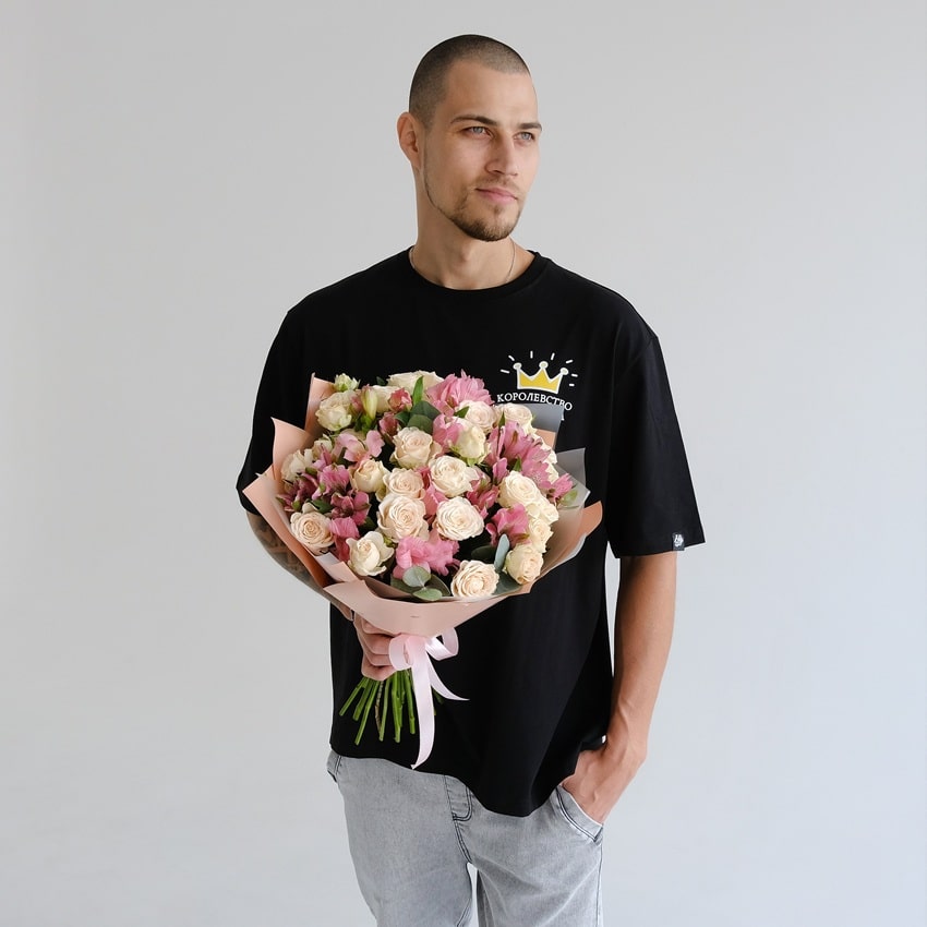 Кустовые розы и альстромерия в милом букете "Сливочный Рассвет"