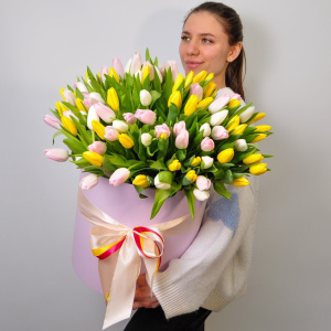 Яркие тюльпаны в коробке (101 тюльпан)