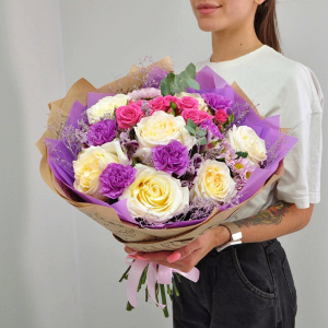Пурпурный букет с пионовидными розами "Сиреневая песнь"