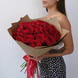 25 красных роз 60 см