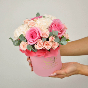 Розовые розы в коробочке "Малиновый бриз"