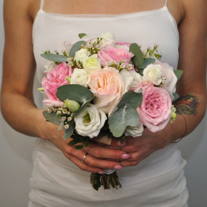 Букет невесты с пионовидными розами в розовых оттенках "Грация"