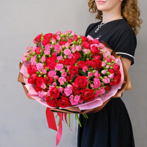 Кустовые розы, 21 штучка в букете "Искушение"