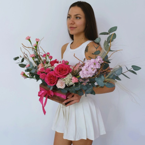 Ароматные розы Пинк Флойд с эвкалиптом "Полумесяц"